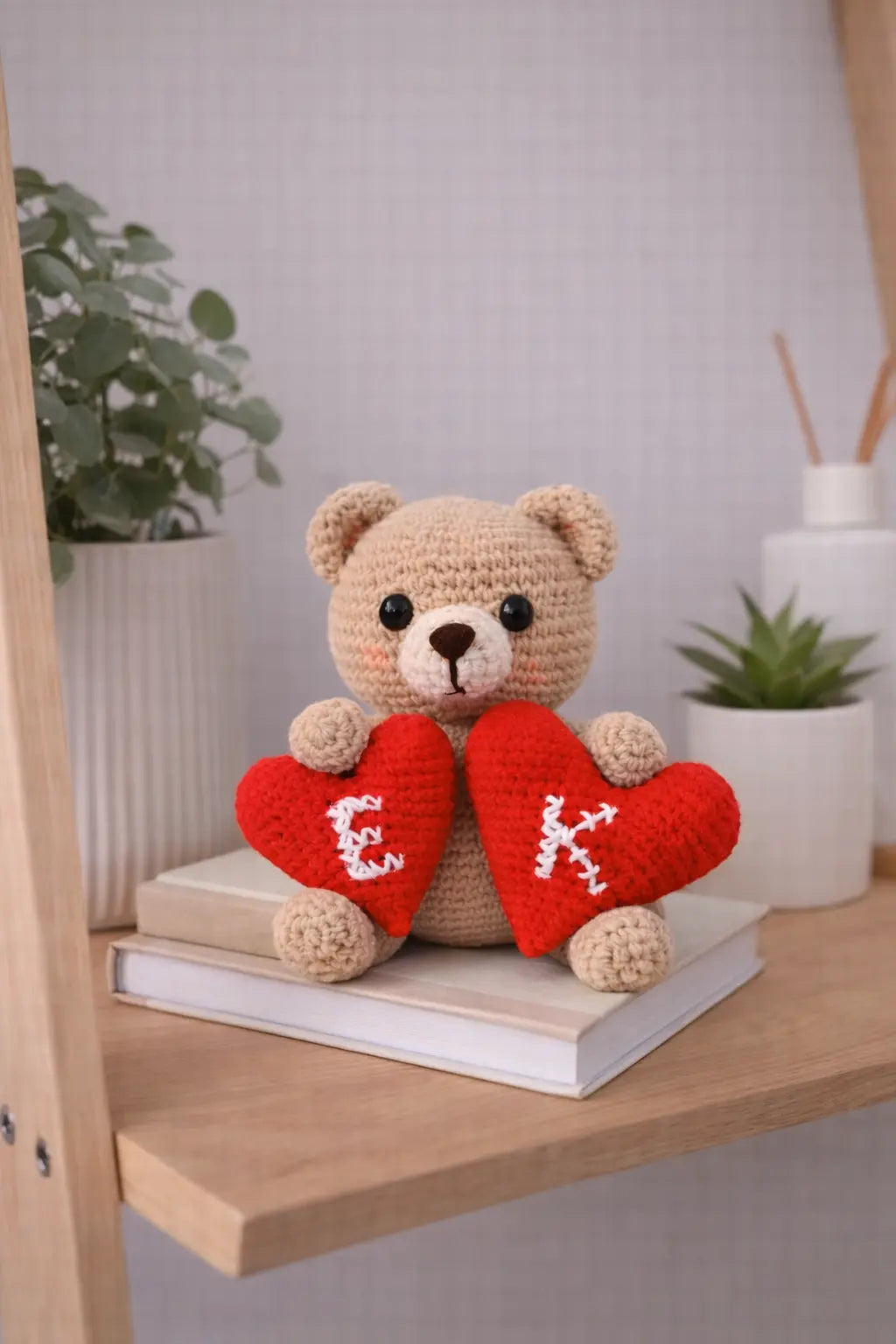 El Yapımı Amigurumi Harfli Kalpli Ayıcık | Kişiye Özel | Sevgiliye Hediye LUXIC CORE