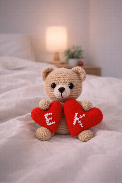 El Yapımı Amigurumi Harfli Kalpli Ayıcık | Kişiye Özel | Sevgiliye Hediye LUXIC CORE